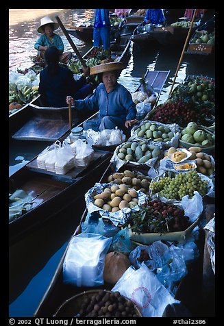 Fruit for sale, floating market. Damnoen Saduak, Thailand (color)
