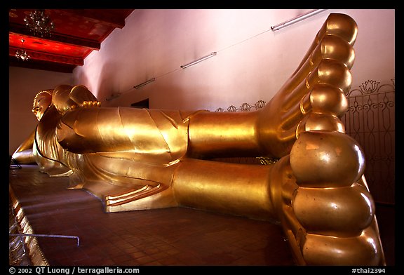 Reclining buddha in Phra Pathom Wat. Nakkhon Pathom, Thailand