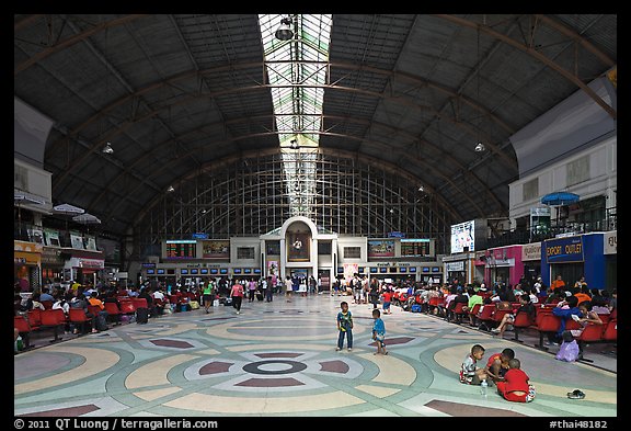 Main hall of Hualamphong train station. Bangkok, Thailand (color)