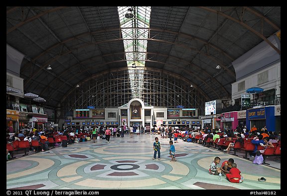 Main hall of Hualamphong train station. Bangkok, Thailand