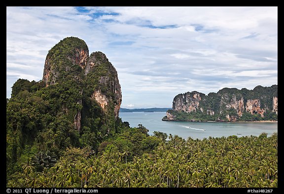 Thaiwand wall and bay, Rai Leh. Krabi Province, Thailand