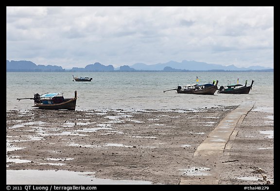 Rai Leh East at low tide. Krabi Province, Thailand (color)