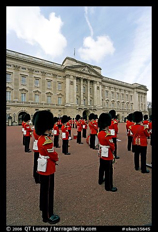 Guards and Buckingham Palace, the changing of the Guard. London, England, United Kingdom