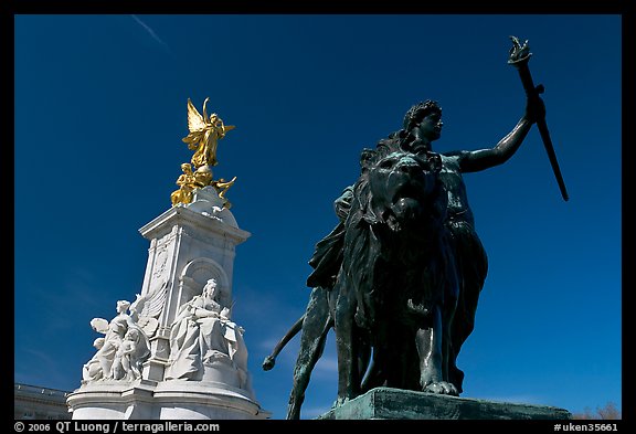 Statues in front of Buckingham Palace. London, England, United Kingdom