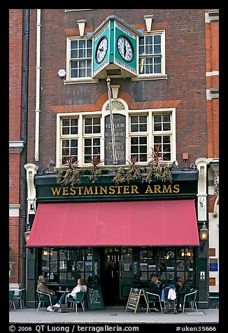 Building housing the pub Westmister Arms. London, England, United Kingdom (color)