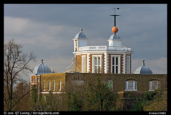 Red Time Ball on top of Flamsteed House, one of the world's first visual time signals. Greenwich, London, England, United Kingdom