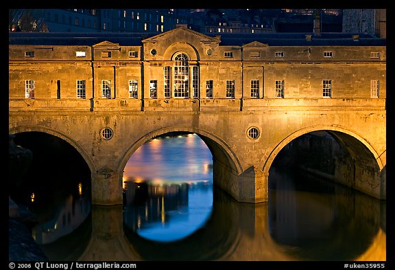 Palladian-style  Pulteney Bridge at night. Bath, Somerset, England, United Kingdom