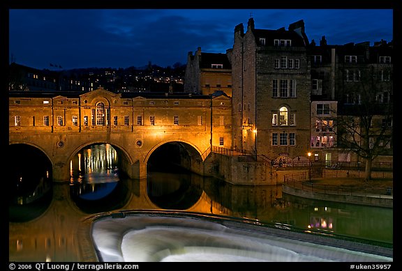 Pulteney Bridge and weir at night. Bath, Somerset, England, United Kingdom