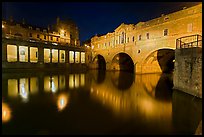 Pulteney Bridge, and quay reflected in River Avon at night. Bath, Somerset, England, United Kingdom