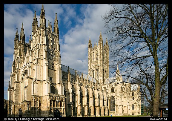 Canterbury Cathedral: portal, nave and crossing spire. Canterbury,  Kent, England, United Kingdom