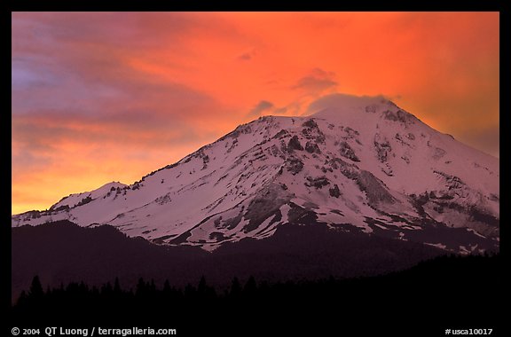 Sunset and clouds above Mt Shasta. California, USA