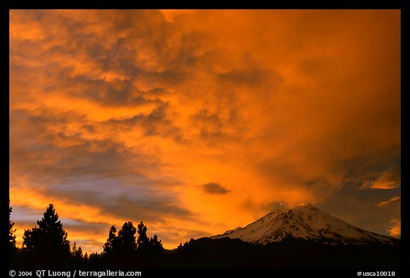 Clouds over Mt Shasta at sunset. California, USA