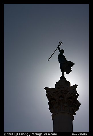 Memorial statue celebrating Admiral Dewey's victory over the Spanish Navy during the Spanish-American War. San Francisco, California, USA