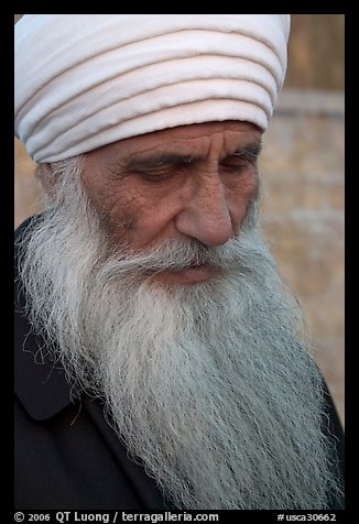 Sikh priest, Sikh Gurdwara Temple. San Jose, California, USA