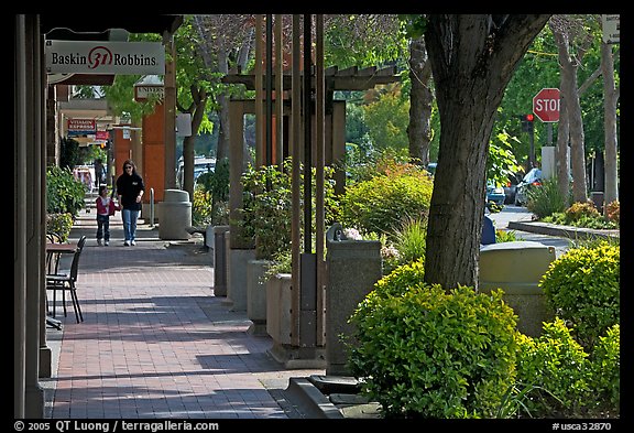 Sidewalk of Santa Cruz avenue, the main shopping street. Menlo Park,  California, USA