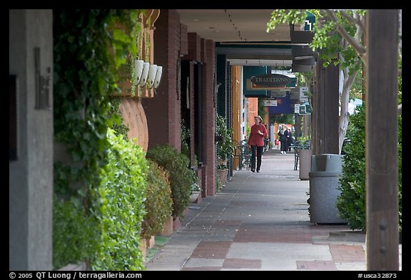 Shopping area of Santa Cruz avenue, the main downtown street. Menlo Park,  California, USA (color)