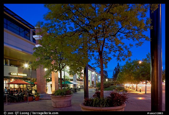 Menlo Center at night, with cafe Borrone and Keplers bookstore. Menlo Park,  California, USA