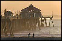 Beachgoers and Huntington Pier, late afternoon. Huntington Beach, Orange County, California, USA