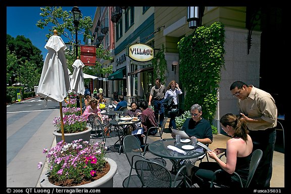 Lunch at streetside restaurant tables. Santana Row, San Jose, California, USA