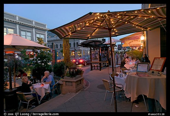 Restaurant dining on outdoor tables, Castro Street, Mountain View. California, USA