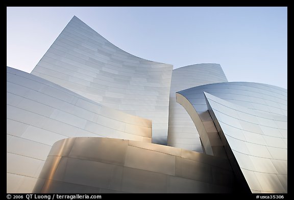 Stainless steel surfaces of the Gehry designed Walt Disney Concert Hall. Los Angeles, California, USA