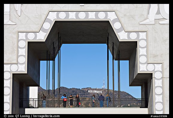 Arch in Hollywood and Highland framing the Hollywood sign. Hollywood, Los Angeles, California, USA