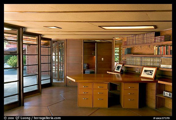 Library and study, Hanna House, a Frank Lloyd Wright masterpiece. Stanford University, California, USA