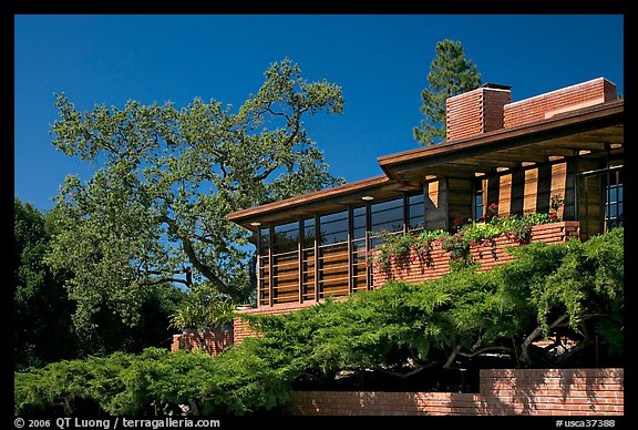 Living room side, Hanna House, a Frank Lloyd Wright masterpiece. Stanford University, California, USA (color)