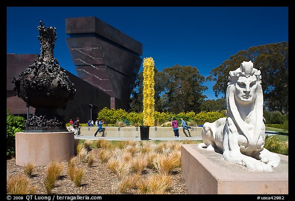 Sculptures and new De Young museum, Golden Gate Park. San Francisco, California, USA