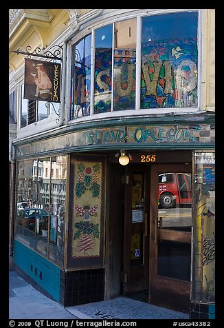Entrace to the Vesuvio Cafe, North Beach. San Francisco, California, USA (color)