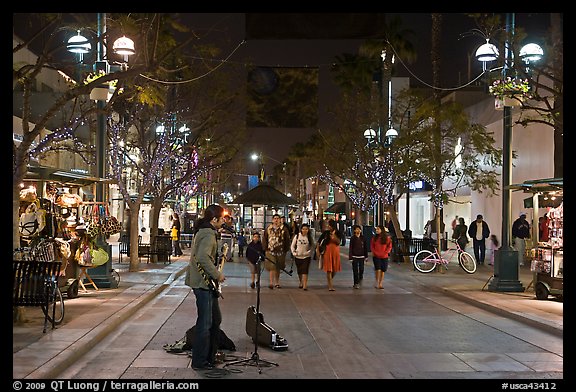 Musician and Third Street Promenade. Santa Monica, Los Angeles, California, USA (color)