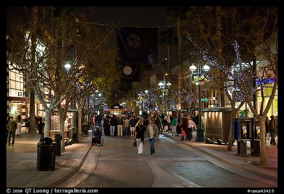 Couple walking on pedestrian Third Street by night. Santa Monica, Los Angeles, California, USA (color)