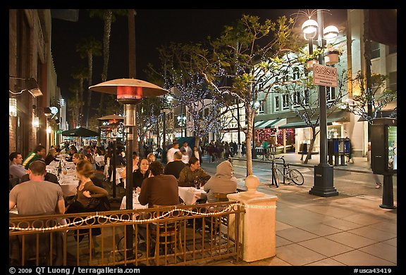 People dining at outdoor restaurant, Third Street Promenade. Santa Monica, Los Angeles, California, USA (color)