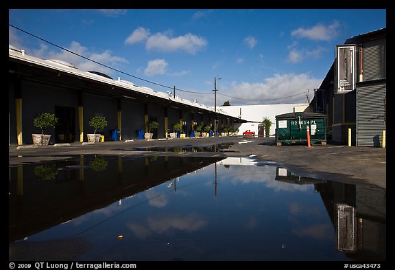 Reconverted industrial buildings, Bergamot Station. Santa Monica, Los Angeles, California, USA