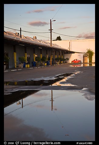 Bergamot Station art galleries, late afternoon. Santa Monica, Los Angeles, California, USA