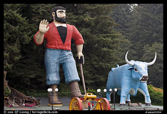 Giant figures of Paul Buyan and cow. California, USA (color)