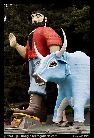 Paul Buyan and cow at the entrance of Trees of Mystery. California, USA