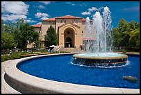 Fountain and Memorial auditorium. Stanford University, California, USA