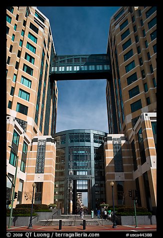 Federal building. Oakland, California, USA (color)