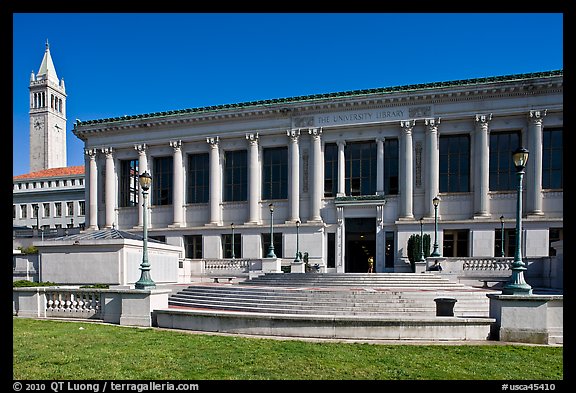 Library and Campanile, University of California. Berkeley, California, USA