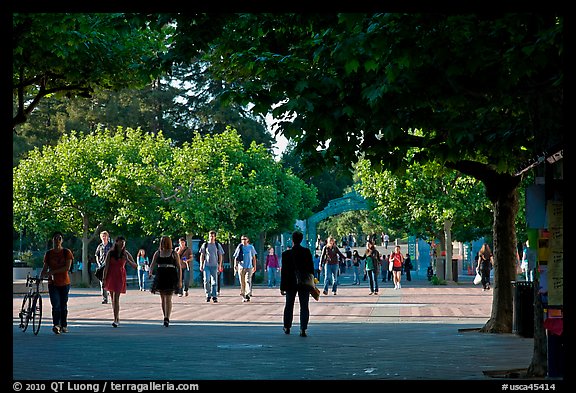 Students walking on Sproul Plazza. Berkeley, California, USA