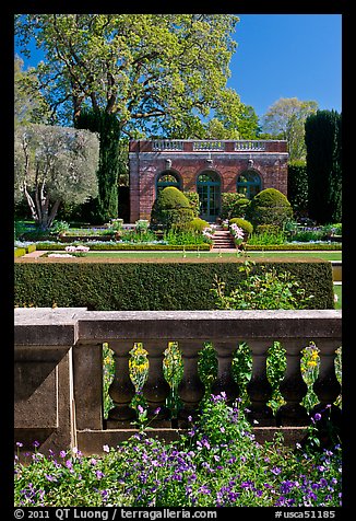 Balustrade, sunken garden, and garden house, Filoli estate. Woodside,  California, USA