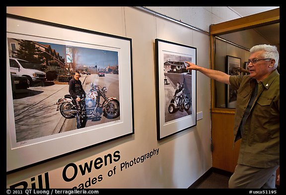 Bill Owens commenting on his photographs, PhotoCentral gallery, Hayward. California, USA