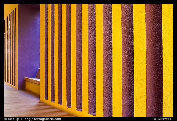 Courtyard wall detail, Schwab Residential Center. Stanford University, California, USA (color)