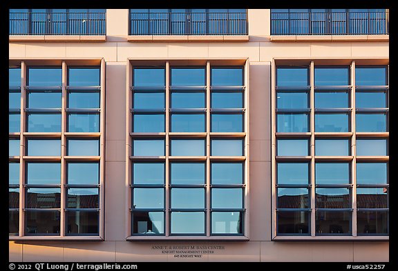 Facade detail, Knight Management Center, Stanford Business School. Stanford University, California, USA (color)