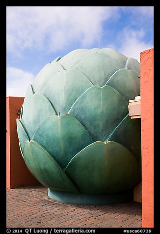 Giant Artichoke, Castroville. California, USA (color)