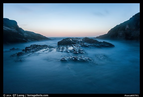 Spooners Cove at sunset, Montana de Oro State Park. Morro Bay, USA (color)