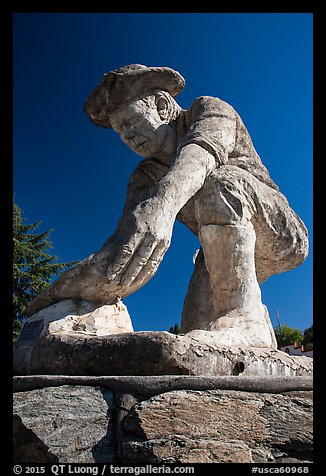 Statue of Claude Chana commemorating California gold rush, Auburn. Califoxrnia, USA (color)