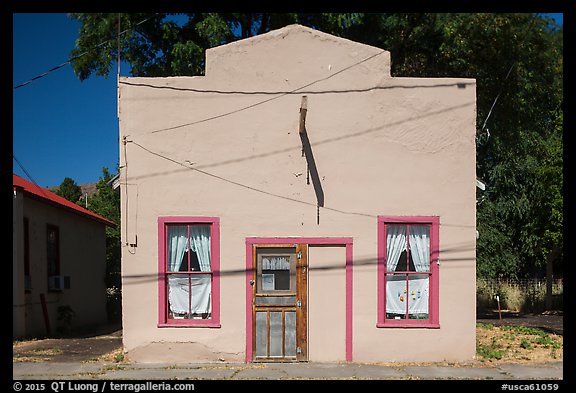 Square facade, Cedarville. California, USA (color)