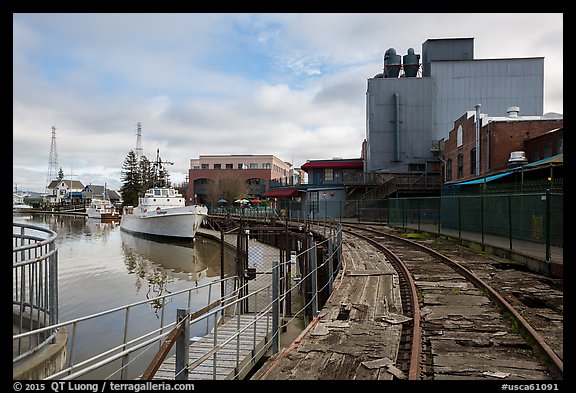 Petaluma and Santa Rosa Railroad tresle. Petaluma, California, USA (color)